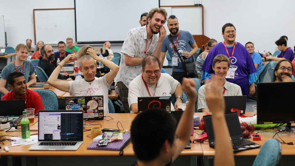 신주 DebConf18에서 즐기는 데비안 사람들